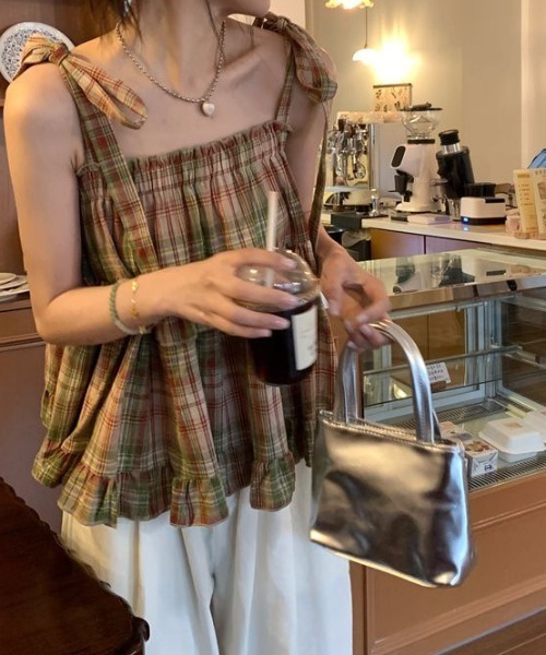 Chick（チック）の「チェックショルダーリボンキャミソール（キャミソール・レディース・カーキ・S/M）」の2枚目の写真