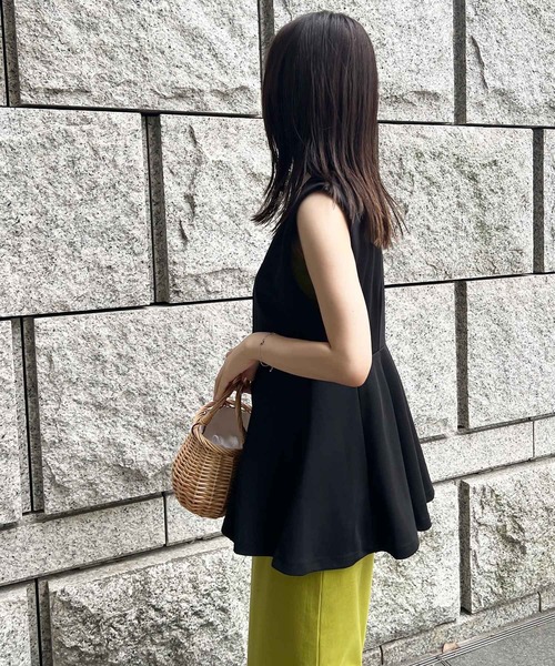 KOBE LETTUCE（コウベレタス）の「[ 低身長向けサイズ ]  ゴールドボタンペプラムジレベスト（ベスト・レディース・ネイビー/ブラック/アイボリー・PM）」の6枚目の写真