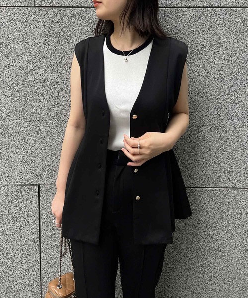 KOBE LETTUCE（コウベレタス）の「[ 低身長向けサイズ ]  ゴールドボタンペプラムジレベスト（ベスト・レディース・ネイビー/ブラック/アイボリー・PM）」の8枚目の写真