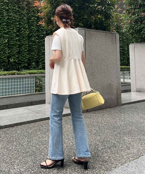 KOBE LETTUCE（コウベレタス）の「[ 低身長向けサイズ ]  ゴールドボタンペプラムジレベスト（ベスト・レディース・ネイビー/ブラック/アイボリー・PM）」の11枚目の写真