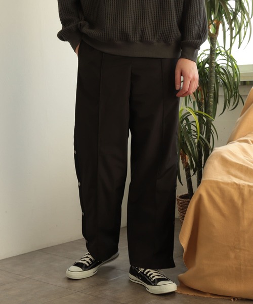 SENSE OF PLACE by URBAN RESEARCH（センスオブプレイスバイアーバンリサーチ）の「『セットアップ対応』サイドライントラックパンツ（その他パンツ・メンズ・ミント/ブラック・MEDIUM/LARGE）」の4枚目の写真