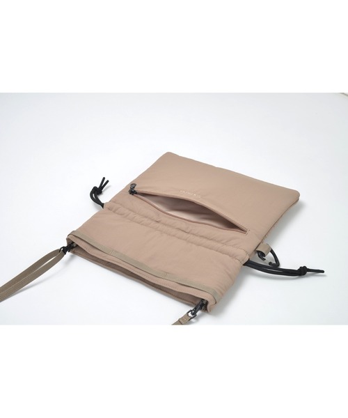 SOLPRESA(ソルプレーサ)の「●【洗濯機洗い可能】巾着ポーチショルダーバッグ(ショルダーバッグ・レディース・ホワイト/ブラック/チャコールグレー/グレイッシュベージュ/ピンク/ネイビー/カーキ・ONE SIZE)」の8枚目の写真