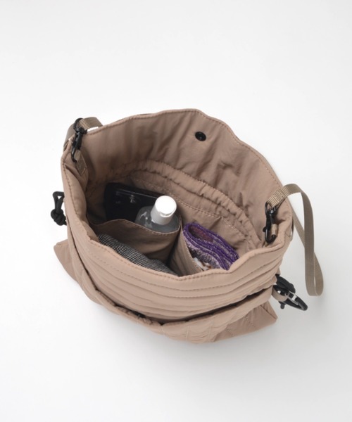 SOLPRESA(ソルプレーサ)の「●【洗濯機洗い可能】巾着ポーチショルダーバッグ(ショルダーバッグ・レディース・ホワイト/ブラック/チャコールグレー/グレイッシュベージュ/ピンク/ネイビー/カーキ・ONE SIZE)」の16枚目の写真