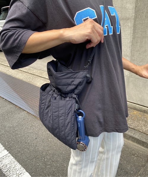 SOLPRESA(ソルプレーサ)の「●【洗濯機洗い可能】巾着ポーチショルダーバッグ(ショルダーバッグ・レディース・ホワイト/ブラック/チャコールグレー/グレイッシュベージュ/ピンク/ネイビー/カーキ・ONE SIZE)」の19枚目の写真