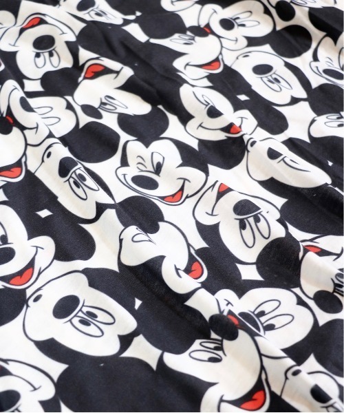THRIFTY LOOK(スリフティールック)の「THRIFTY LOOK / スリフティールック MICKEY MOUSE"AOP HEADS"TEE ミッキー総柄TEE(Tシャツ/カットソー・メンズ・ブラック・X-LARGE/LARGE)」の3枚目の写真