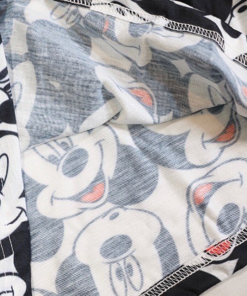 THRIFTY LOOK(スリフティールック)の「THRIFTY LOOK / スリフティールック MICKEY MOUSE"AOP HEADS"TEE ミッキー総柄TEE(Tシャツ/カットソー・メンズ・ブラック・X-LARGE/LARGE)」の5枚目の写真