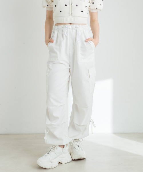 OLIVE des OLIVE（オリーブデオリーブ）の「【WEB/一部店舗限定カラーあり】NEW裾スリットリボンカーゴパンツ　1032020060（カーゴパンツ・レディース・サックスブルー/ブラック/ピンク系その他/ピンク/オフホワイト・FREE）」の9枚目の写真