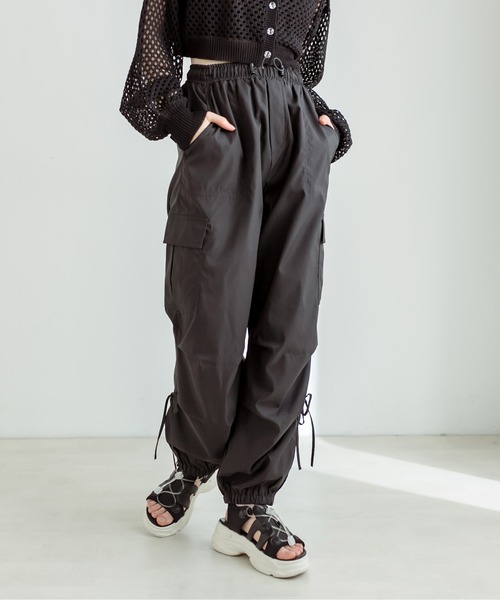 OLIVE des OLIVE（オリーブデオリーブ）の「【WEB/一部店舗限定カラーあり】NEW裾スリットリボンカーゴパンツ　1032020060（カーゴパンツ・レディース・サックスブルー/ブラック/ピンク系その他/ピンク/オフホワイト・FREE）」の16枚目の写真