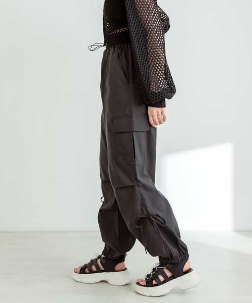 OLIVE des OLIVE（オリーブデオリーブ）の「【WEB/一部店舗限定カラーあり】NEW裾スリットリボンカーゴパンツ　1032020060（カーゴパンツ・レディース・サックスブルー/ブラック/ピンク系その他/ピンク/オフホワイト・FREE）」の17枚目の写真