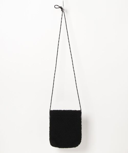 Lee(リー)の「【Lee】LEEボアミニポーチ(ショルダーバッグ・レディース・ブラック×ホワイト/ホワイト/ブラック・ONE SIZE)」の4枚目の写真