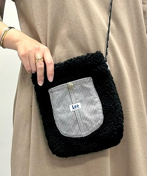 Lee(リー)の「【Lee】LEEボアミニポーチ(ショルダーバッグ・レディース・ブラック×ホワイト/ホワイト/ブラック・ONE SIZE)」の1枚目の写真