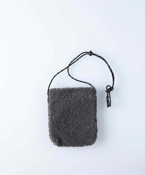 Lee(リー)の「【Lee】LEEボアミニポーチ(ショルダーバッグ・レディース・ブラック×ホワイト/ホワイト/ブラック・ONE SIZE)」の10枚目の写真