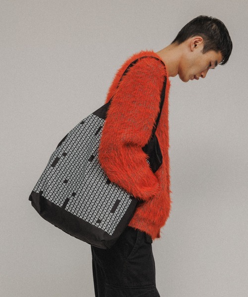 M TO R（ムウトアール）の「［BAG］M TO R ORIGINAL LOGO NYLON TOTE（トートバッグ・レディース・ワイン/ブラック・FREE）」の3枚目の写真