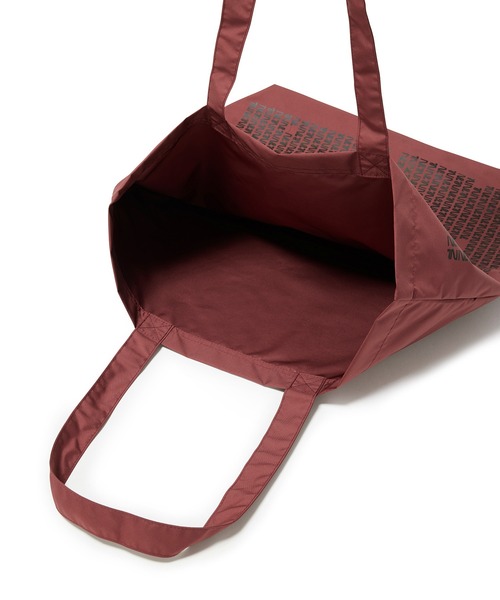 M TO R（ムウトアール）の「［BAG］M TO R ORIGINAL LOGO NYLON TOTE（トートバッグ・レディース・ワイン/ブラック・FREE）」の12枚目の写真