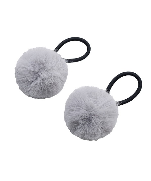 Catherine Cottage（キャサリンコテージ）の「ポンポンファーヘアゴム　2個セット（ヘアゴム・キッズ・ブラウン/ピンク/グレー/ブルー/オフホワイト/モーブ系/ライラック/ベージュ・FREE）」の3枚目の写真