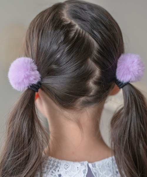 Catherine Cottage（キャサリンコテージ）の「ポンポンファーヘアゴム　2個セット（ヘアゴム・キッズ・ブラウン/ピンク/グレー/ブルー/オフホワイト/モーブ系/ライラック/ベージュ・FREE）」の6枚目の写真