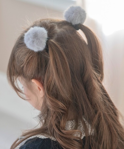 Catherine Cottage（キャサリンコテージ）の「ポンポンファーヘアゴム　2個セット（ヘアゴム・キッズ・ブラウン/ピンク/グレー/ブルー/オフホワイト/モーブ系/ライラック/ベージュ・FREE）」の15枚目の写真