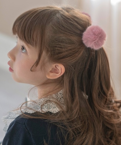 Catherine Cottage（キャサリンコテージ）の「ポンポンファーヘアゴム　2個セット（ヘアゴム・キッズ・ブラウン/ピンク/グレー/ブルー/オフホワイト/モーブ系/ライラック/ベージュ・FREE）」の14枚目の写真