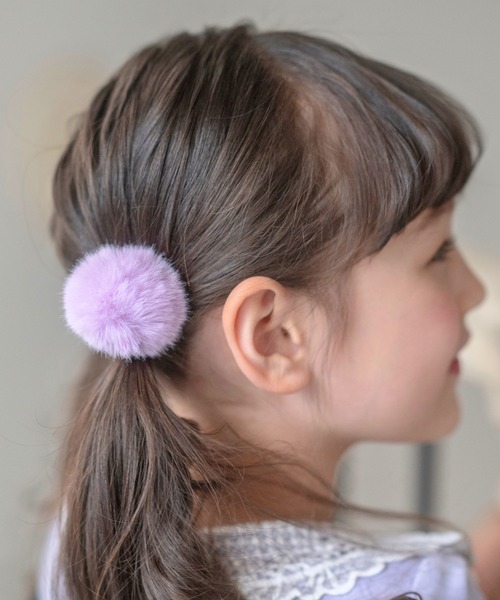 Catherine Cottage（キャサリンコテージ）の「ポンポンファーヘアゴム　2個セット（ヘアゴム・キッズ・ブラウン/ピンク/グレー/ブルー/オフホワイト/モーブ系/ライラック/ベージュ・FREE）」の18枚目の写真