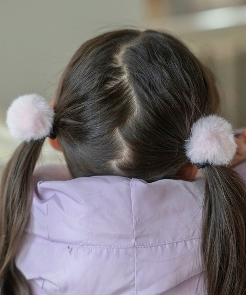 Catherine Cottage（キャサリンコテージ）の「ポンポンファーヘアゴム　2個セット（ヘアゴム・キッズ・ブラウン/ピンク/グレー/ブルー/オフホワイト/モーブ系/ライラック/ベージュ・FREE）」の17枚目の写真