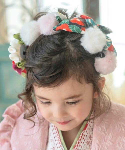 Catherine Cottage（キャサリンコテージ）の「ポンポンファーヘアゴム　2個セット（ヘアゴム・キッズ・ブラウン/ピンク/グレー/ブルー/オフホワイト/モーブ系/ライラック/ベージュ・FREE）」の10枚目の写真