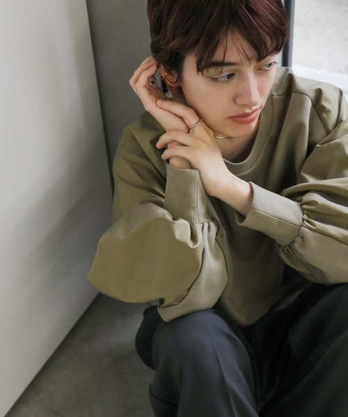 select MOCA（セレクトモカ）の「シャンブレー切替ショートスウェット（スウェット・レディース・アイボリー/グレイッシュベージュ/チャコール・FREE）」の22枚目の写真