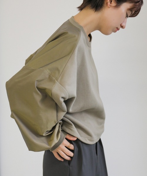 select MOCA（セレクトモカ）の「シャンブレー切替ショートスウェット（スウェット・レディース・アイボリー/グレイッシュベージュ/チャコール・FREE）」の15枚目の写真