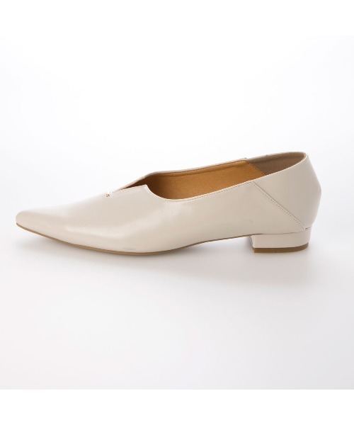 EVOL（イーボル）の「一部WEB限定カラー【EVOL】ソフトVカット2cmヒールパンプス IW5276（パンプス・レディース・ブラック/ピンクベージュ/アイボリー/シルバー・22.0cm/24.5cm/25.0cm/22.5cm/23.0cm/23.5cm/24.0cm）」の12枚目の写真