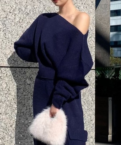 AMAIL（アマイル）の「Crescent moon knit（ニット/セーター・レディース・ベージュ/ネイビー・FREE）」の2枚目の写真