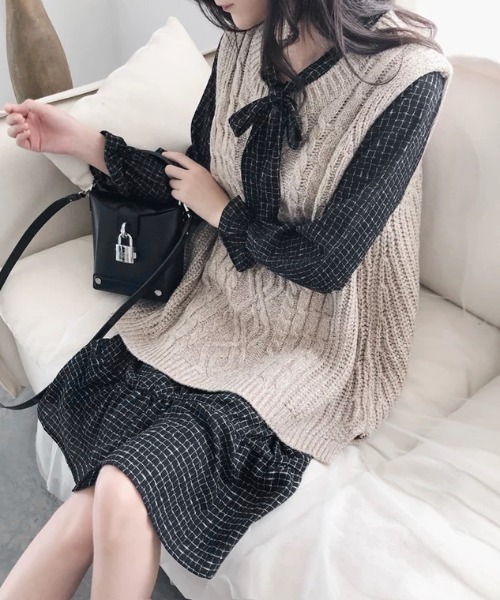 LADY LIKE（レディライク）の「ミックス編みベスト付きワンピース２点セット（ワンピース・レディース・グレー/ブラウン/ベージュ/ブラック・M）」の6枚目の写真