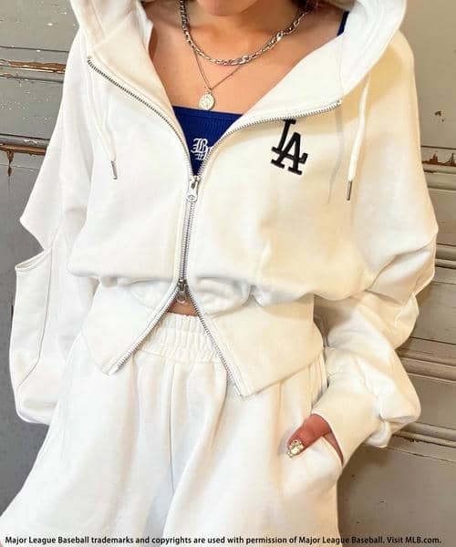 【MLB】ZIPロゴフーディーセットアップ ホワイト 専用出品 MLB】ZIPロゴフーディーセットアップ（ワンピース）｜BACK TO THE