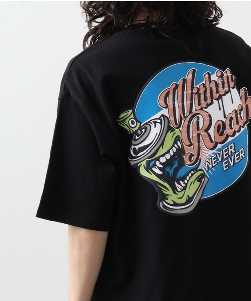 A.T,C in the attic homme（エーティーシーインジアティックオム）の「ATC in the attic homme アメコミ風キャラクタープリント綿半袖Ｔシャツ（Tシャツ/カットソー・メンズ・パープル/ホワイト系1/ブラック/パープル系1/ブラック系1/ホワイト・L/M）」の4枚目の写真