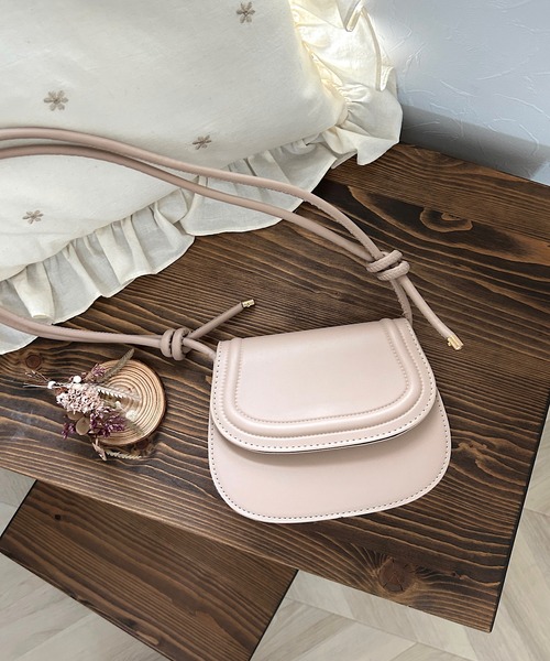 Cham.（チャム）の「ラウンドフラップミニポシェット（ショルダーバッグ・レディース・ホワイト/ブラック/ベージュ/ブラウン・F）」の7枚目の写真