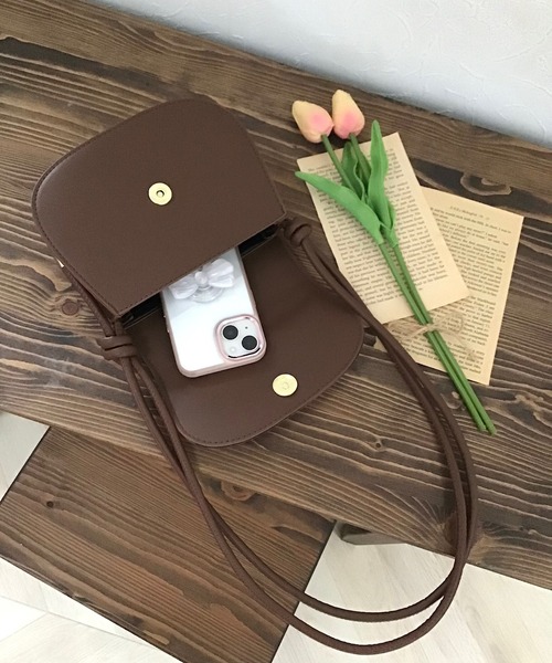 Cham.（チャム）の「ラウンドフラップミニポシェット（ショルダーバッグ・レディース・ホワイト/ブラック/ベージュ/ブラウン・F）」の6枚目の写真