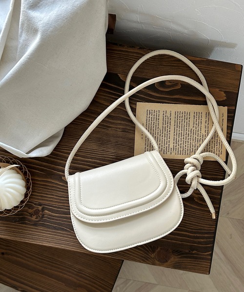 Cham.（チャム）の「ラウンドフラップミニポシェット（ショルダーバッグ・レディース・ホワイト/ブラック/ベージュ/ブラウン・F）」の5枚目の写真