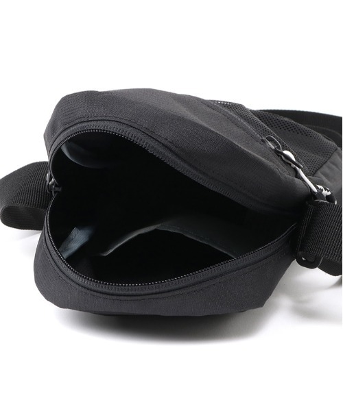 CHUMS（チャムス）の「【CHUMS/チャムス】 Easy-Go Shoulder Bag（ショルダーバッグ・メンズ・ブラック/ライトグレー/その他1/カモフラージュ/その他2/その他3・FREE）」の9枚目の写真