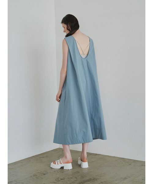ELENDEEK（エレンディーク）の「バックオープンテントワンピース（ワンピース・レディース・ブラック/ライトブルー・01/02）」の5枚目の写真