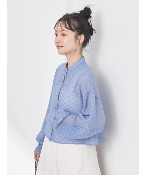 earth music&ecology（アースミュージックアンドエコロジー）の「ギザギザショートシャツ（シャツ/ブラウス・レディース・ブラック/オフホワイト/ブルー・FREE）」の5枚目の写真