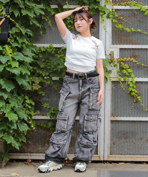 SPINNS（スピンズ）の「【3色展開】ハードオーバーダイデニムカーゴパンツ（デニムパンツ・レディース・その他/ブルー/ブラック/パープル・ONESIZE）」の6枚目の写真