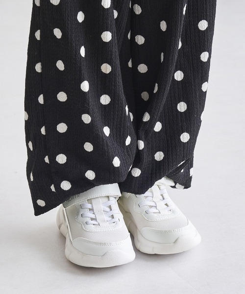 ORiental TRaffic（オリエンタルトラフィック）の「ボリュームソールメッシュスニーカー K-451（スニーカー・キッズ・ピンク/ホワイト/ブラック/ブルー・16.0cm/17.0cm/18.0cm/19.0cm/20.0cm/21.0cm/22.0cm）」の2枚目の写真