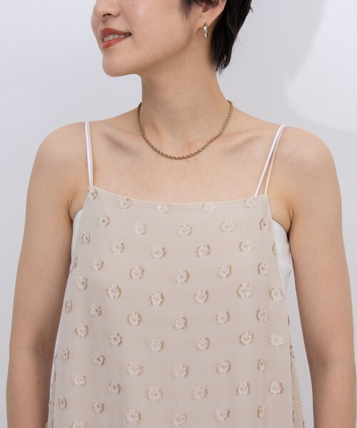 NOLLEY’S Sophi(ノーリーズソフィ)の「ドットラメジャガードキャミワンピース(ワンピース・レディース・ブラック系その他3/ベージュ系その他3・38)」の7枚目の写真