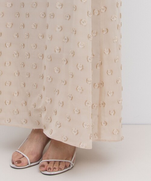 NOLLEY’S Sophi(ノーリーズソフィ)の「ドットラメジャガードキャミワンピース(ワンピース・レディース・ブラック系その他3/ベージュ系その他3・38)」の6枚目の写真