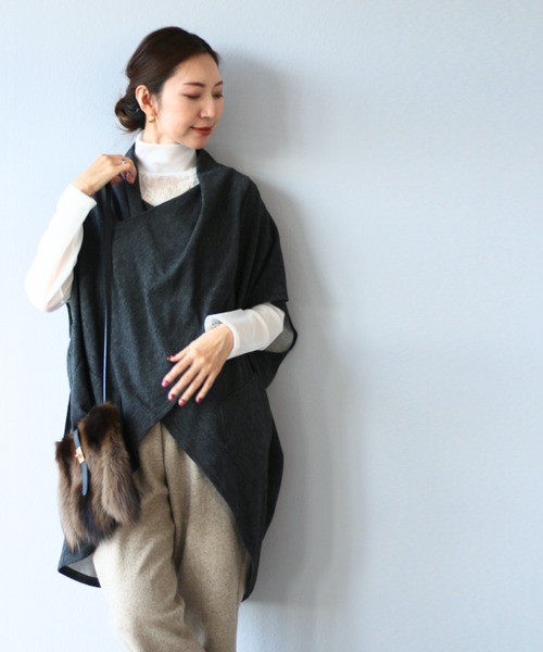 Vieo（ヴィオ）の「チュール花を添えるシアートップス（Tシャツ/カットソー・レディース・ホワイト/ブラック・FREE）」の7枚目の写真