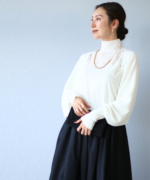 Vieo（ヴィオ）の「チュール花を添えるシアートップス（Tシャツ/カットソー・レディース・ホワイト/ブラック・FREE）」の9枚目の写真