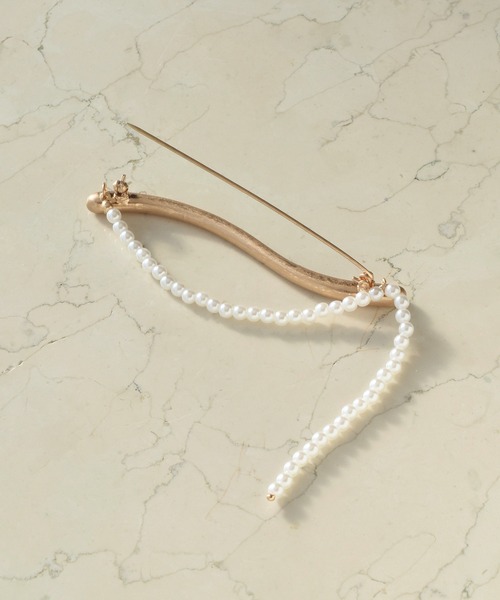 GOLDY(ゴールディ)の「メタル ライン ハング パール ブローチ(ブローチ/コサージュ・レディース・ゴールド/シルバー系その他/ゴールド系その他/シルバー・FREE)」の8枚目の写真
