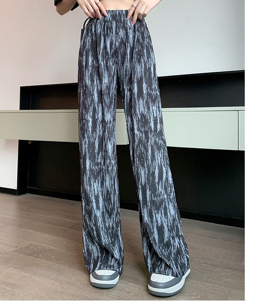 and it_(アンドイット)の「選べる2丈 カットできるプリーツパンツ(その他パンツ・レディース・ブラック/ホワイト・LL1/LL2/S1/S2/M1/M2/L1/L2)」の2枚目の写真