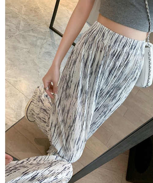 and it_(アンドイット)の「選べる2丈 カットできるプリーツパンツ(その他パンツ・レディース・ブラック/ホワイト・LL1/LL2/S1/S2/M1/M2/L1/L2)」の4枚目の写真