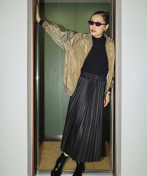 Edit Sheen（エディットシーン）の「フェイクレザープリーツスカート（スカート・レディース・ブラウン/ブラック・M）」の4枚目の写真