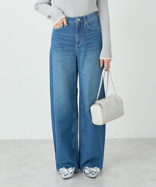 earth music&ecology(アースミュージックアンドエコロジー)の「セルフカットワイドデニムパンツ(デニムパンツ・レディース・ライトインディゴブルー/ブルー系その他・M/L/S)」の12枚目の写真