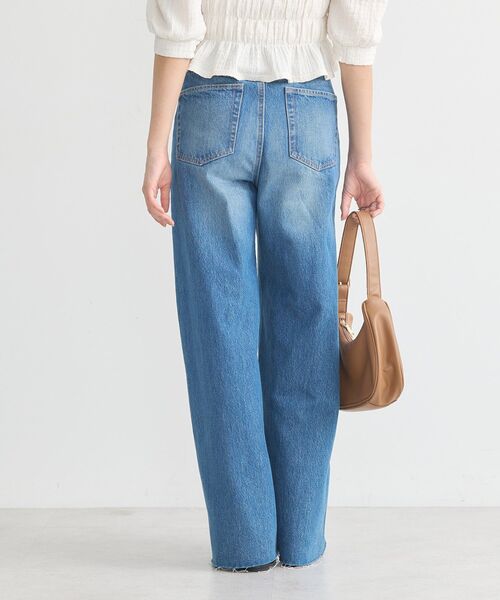earth music&ecology(アースミュージックアンドエコロジー)の「セルフカットワイドデニムパンツ(デニムパンツ・レディース・ライトインディゴブルー/ブルー系その他・M/L/S)」の16枚目の写真